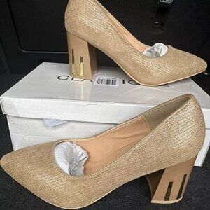 Classique Gold Pointed Toe Heels – Size 7, Shimmer Finish, Block Heel